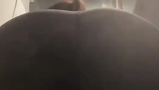 Bayangin aja bantuin aku di gym.