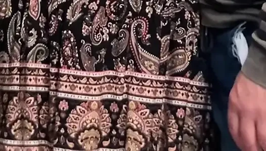 Старый отчим трахает пальцами ее киску