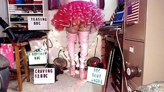 Dans de curvă cu chiloți lenți QOS- striptease în tutu roz și cizme stiletto cu platformă de curvă mare de 9".