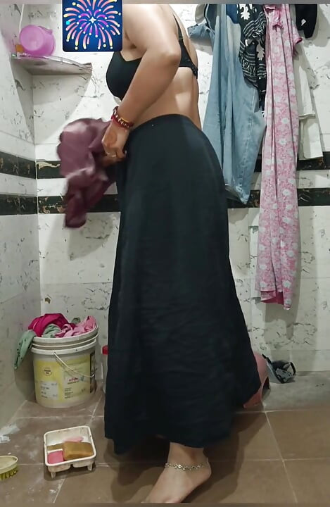 Mainit na Pagligo ni Priya Bhabi sa Banyo