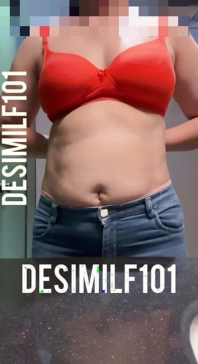 Bhabhi selfie boobs show