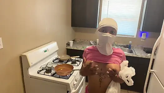 Hot babe naked making breakfast for her boyfriend m