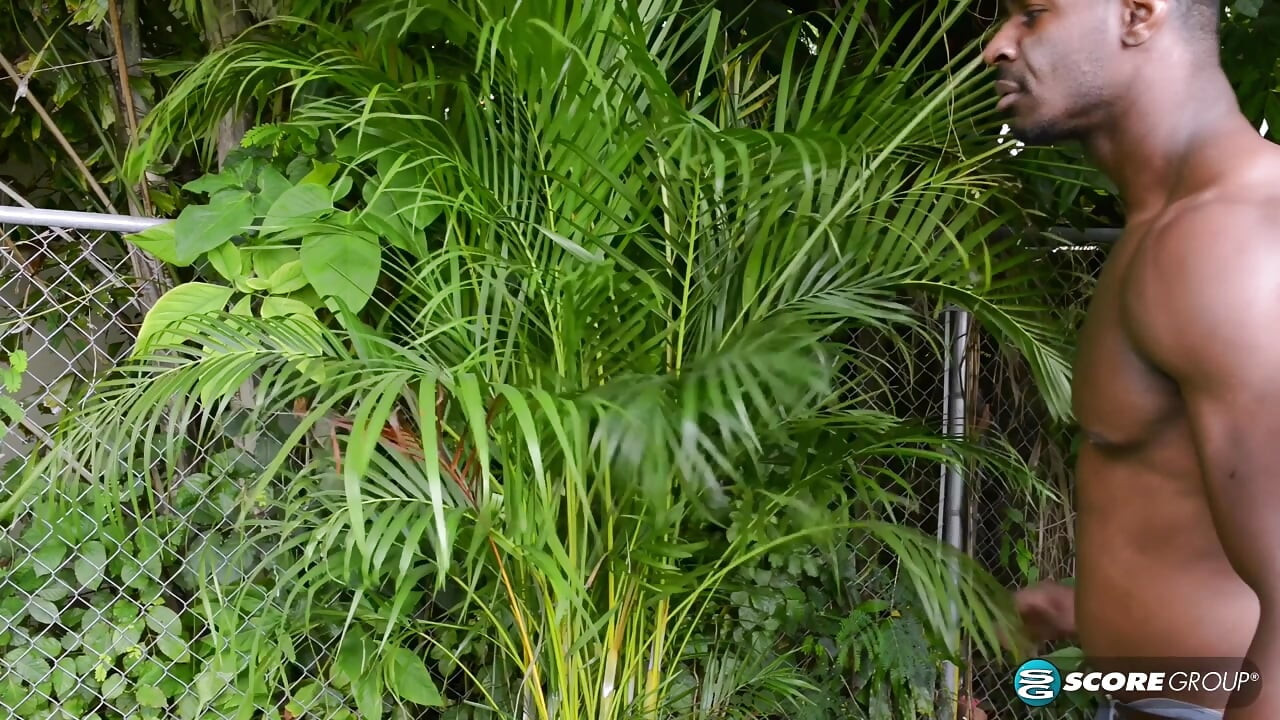 Wife and mom Zoraya Mora fucks her big-dicked gardener