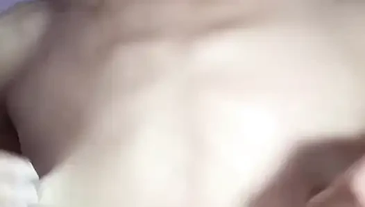 Gadis india lagi asik fingering memek beceknya sambil pamer toket aduhainya