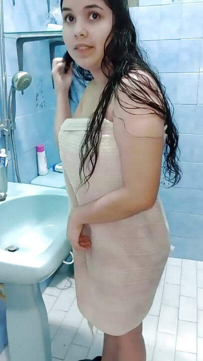 내 새아빠는 페티쉬 화장실에서 나를 혼자 따먹어