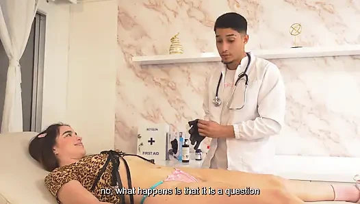 Dokter berhasil mengobati memek pasiennya yang lagi sange berat dengan ngentot memeknya habis-habisan sama kontol besar