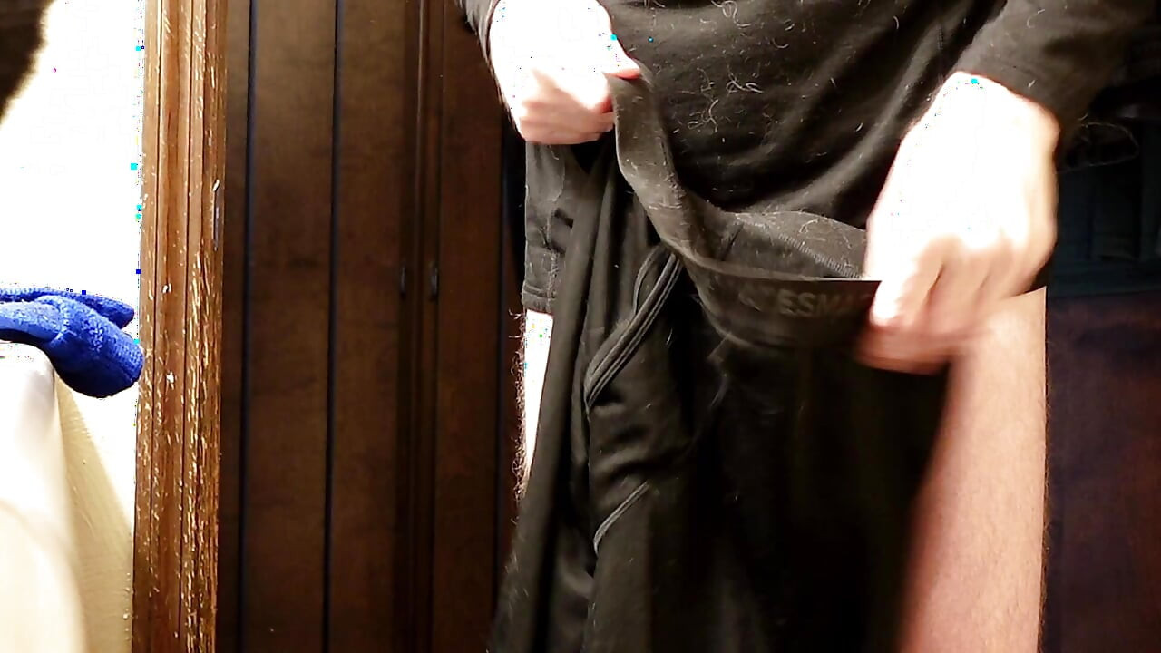 一日の人生 裸のグルーミング - 素敵なペニスと睾丸