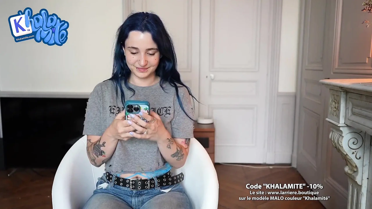 当你有一根大假阳具时不需要男人 - 法国Alt毛茸茸的女孩自慰