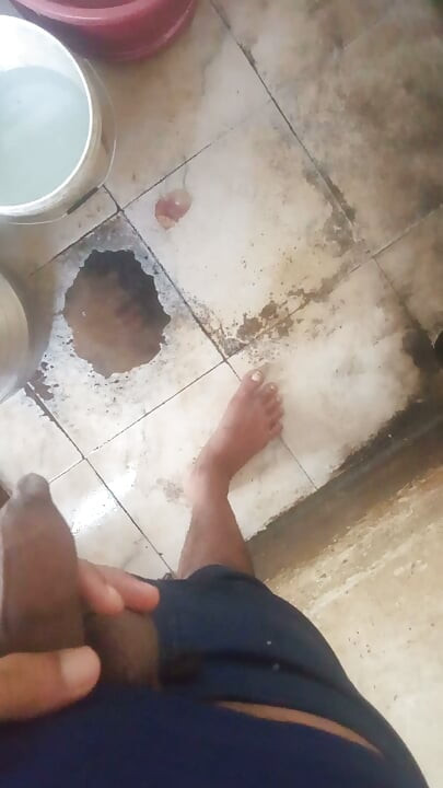 Masturbando sozinho em casa
