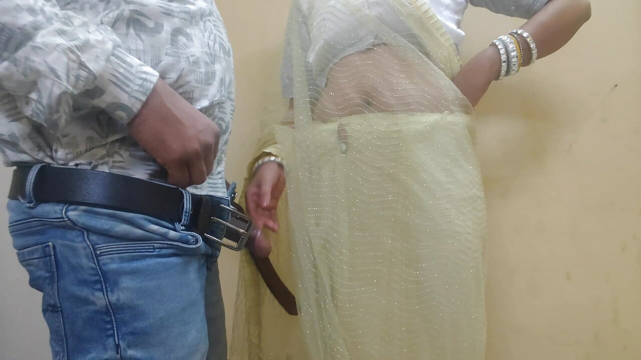 Bhabhi ko condom laga kar choda