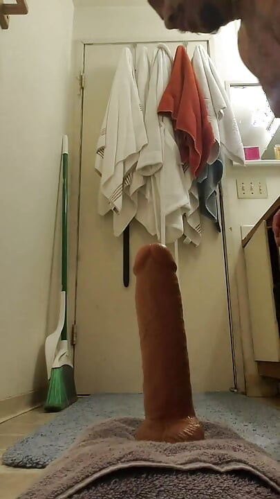 Pierwszy raz jedzie mój wielki dildo