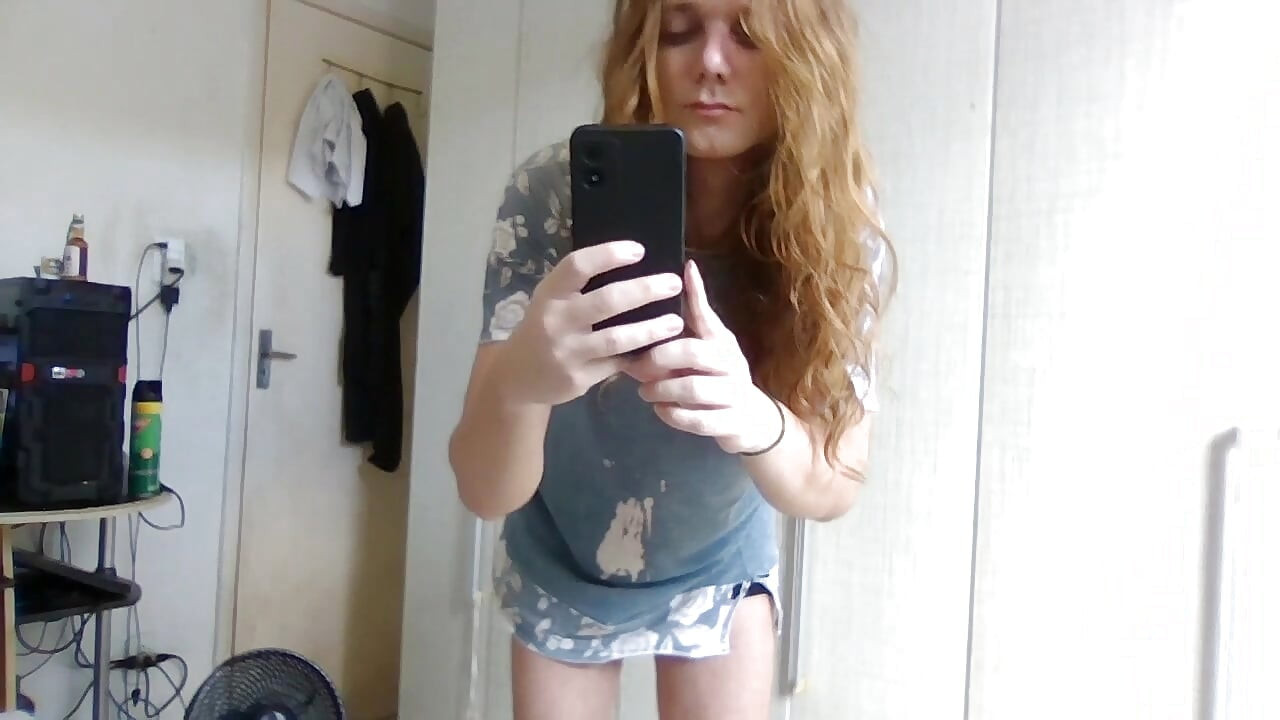 Yo y algo de mi ropa y bragas.