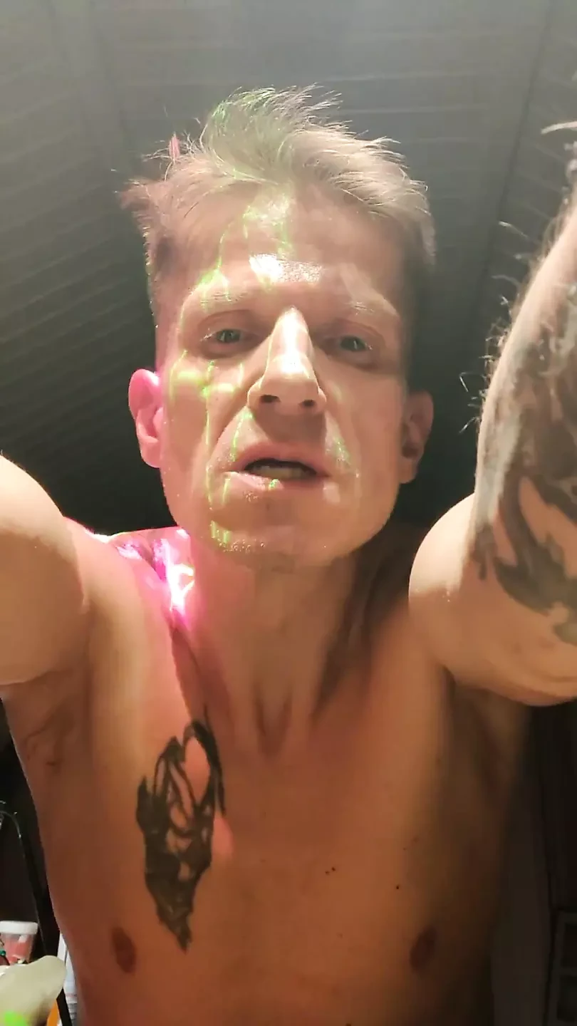 3 trosor striptease