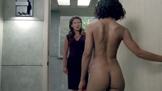 Tessa Thompson desnudo culo en westworld en scandalplanet.com