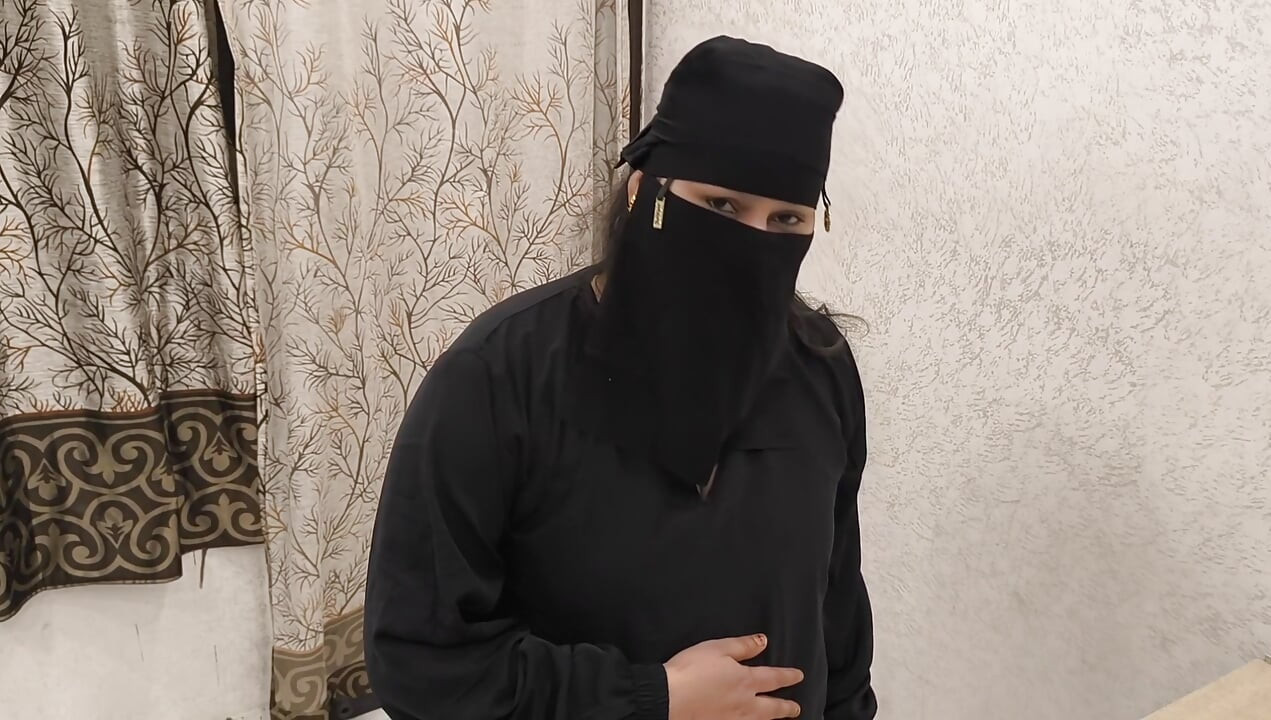 मुस्लिम महिलाएं डॉक्टर की चूत चोदने के लिए क्लिनिक आती हैं