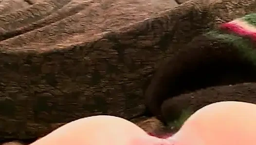 Büyük memeli porno tanrıçası çifte penetrasyondan hoşlanıyor