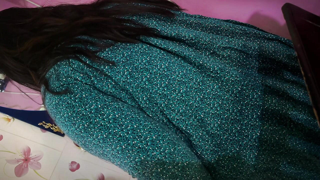 热辣熟女穆斯林熟女在厨房做饭和丈夫不在家时被 Debar 肛交 - 阿拉伯肛交