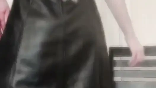 Gegen die Wand gedrückt... Warte auf den Drop, um den vollen Look zu sehen!