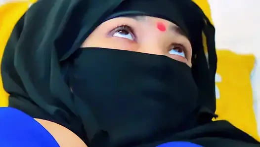 Suamiku meninggalkanku sendirian di rumah, tapi tetanggaku selalu membantuku dengan ngentot - seks gadis mesir berhijab