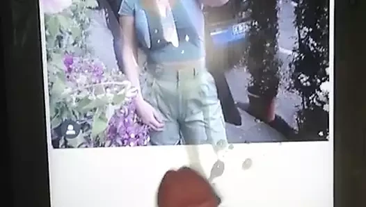 Cum haraç için busty sarışın kız
