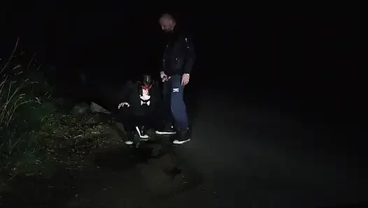 Açık havada karısının yüzüne işeme altın duş