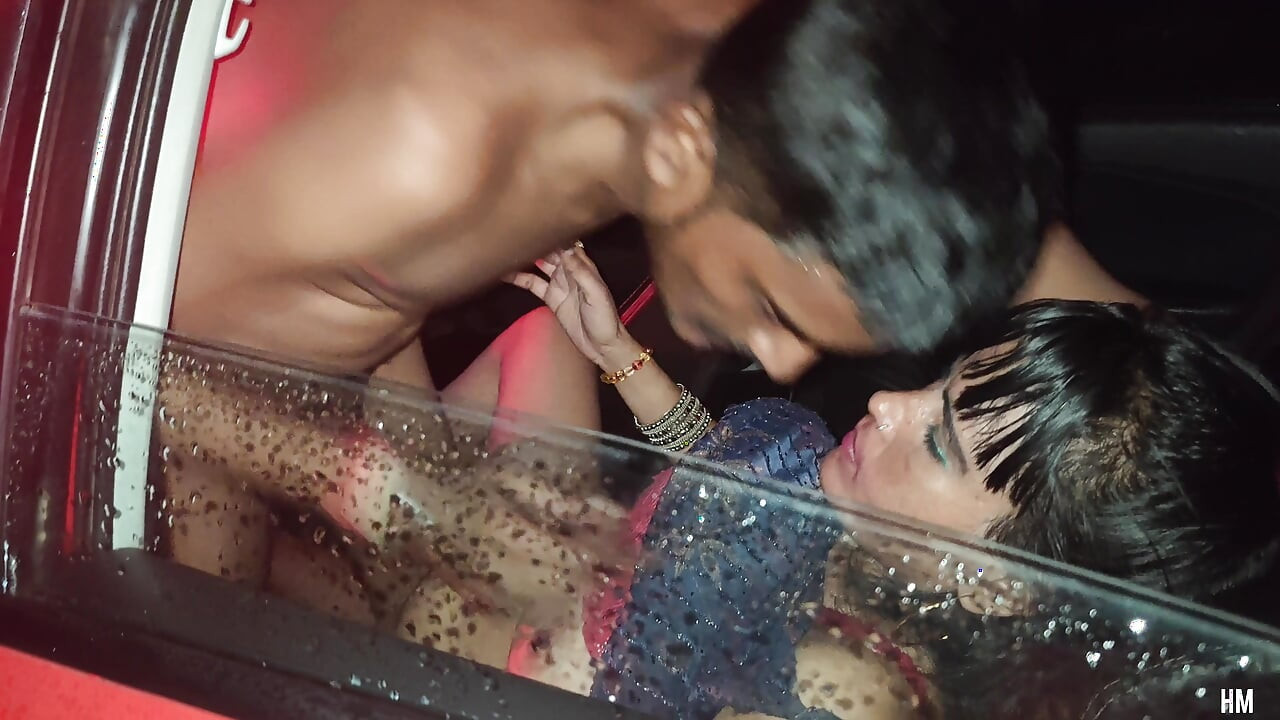 INDIAN ASIAN DESI COUPLE HAVING HARDCORE FUCKING IN THE CAR