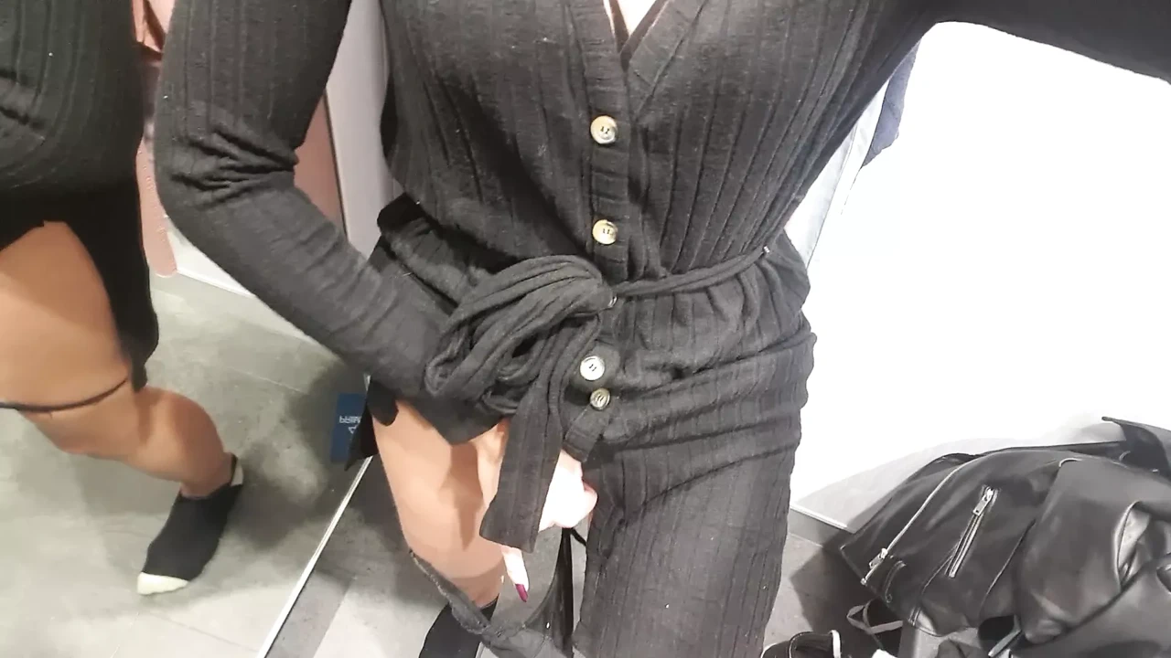 在更衣室里高潮