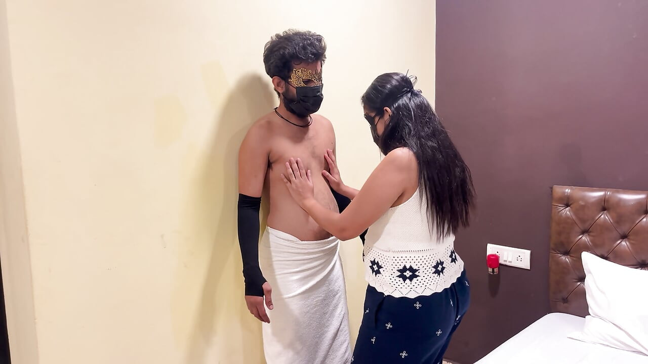 Pareja romántica india en noche privada de pasión - química real