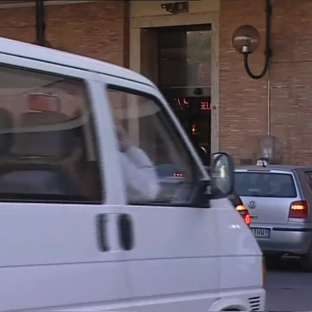 Veliki kurac u guzici Veliki kurac u ustima... Svrši u usta