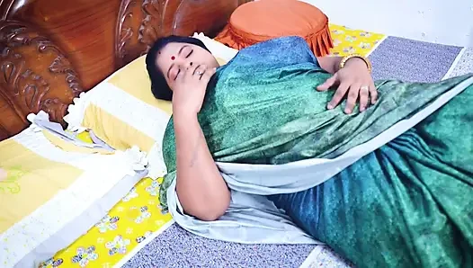 Sauteli maa ka pair dabate dabate chod diya