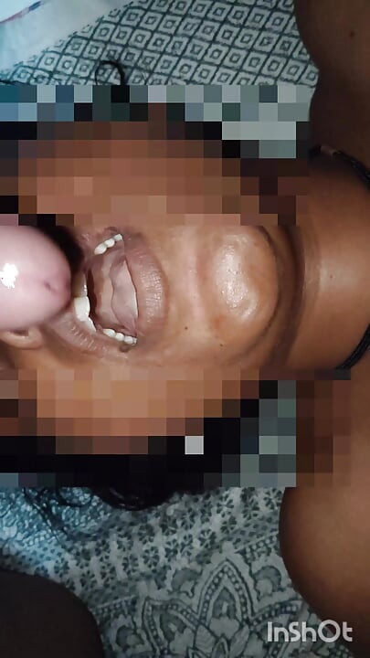 Istriku bikin istriku minum air dari kontolku