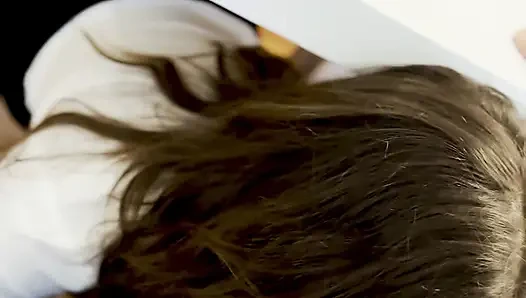 Meine sekretärin lutscht meinen schwanz für eine Gehaltserhöhung im büro