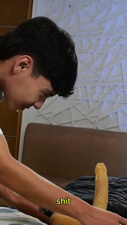 ES WAR SEHR UNARTIG VON MIR, MICH MIT DEM SPIELZEUG MEINER STIEFMUTTER ZU ERSETZEN UND SIE DANN DIE GANZE NACHT SENSUELL UND TIEF ZU FICKEN… | Clip 1