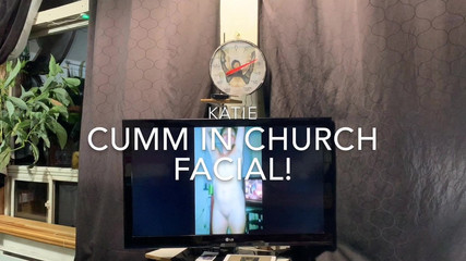 Katie pediu facial, na igreja!