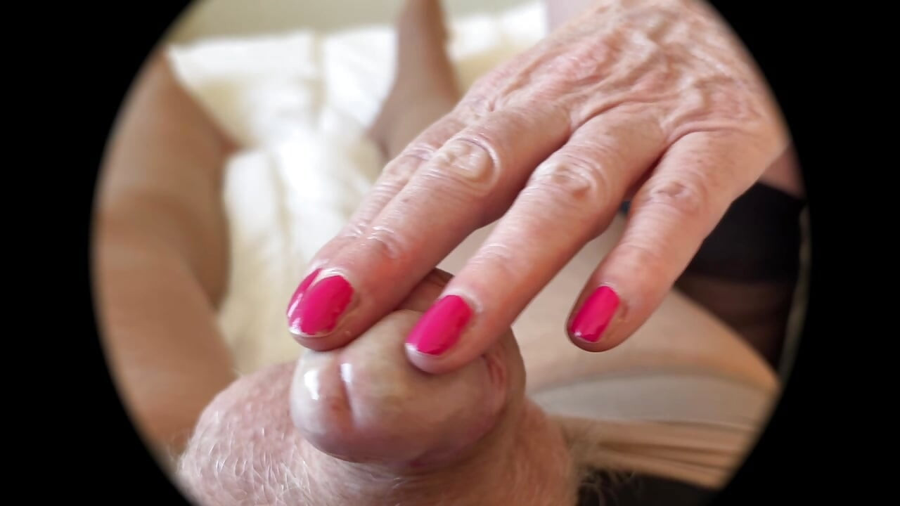 Frau reife füße gibt einen witty wichsen und einen footjob 411