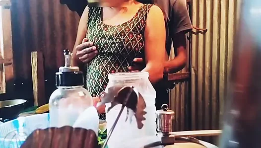 Kenikmatan penuh di kamar dapur dengan bhabiku yang seksi.