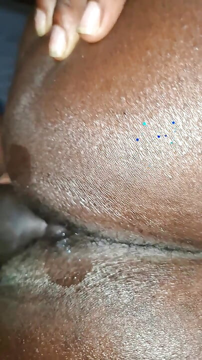 我在非洲最大的鸡巴上弹跳, 直到我在三秒钟内射精
