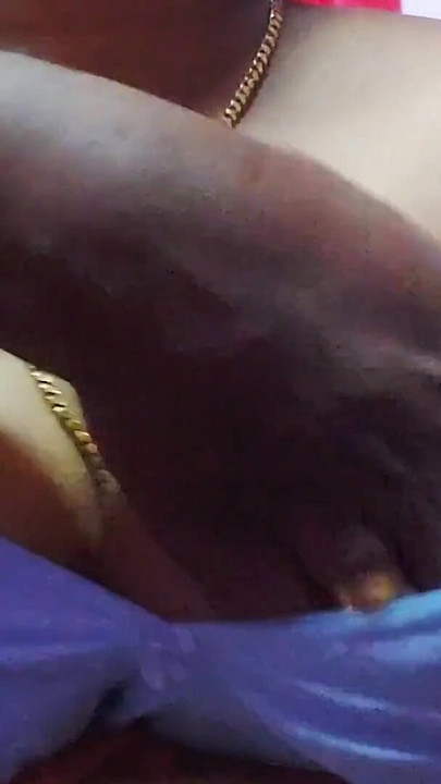 Udata žena vodi dečka u hotel | Klip 1