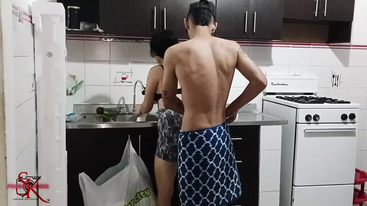 My stepsister Criss cooks and I end up eating her pussy