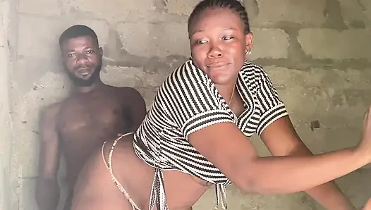 Wawancara lokal dan cowok ini pamer keahliannya