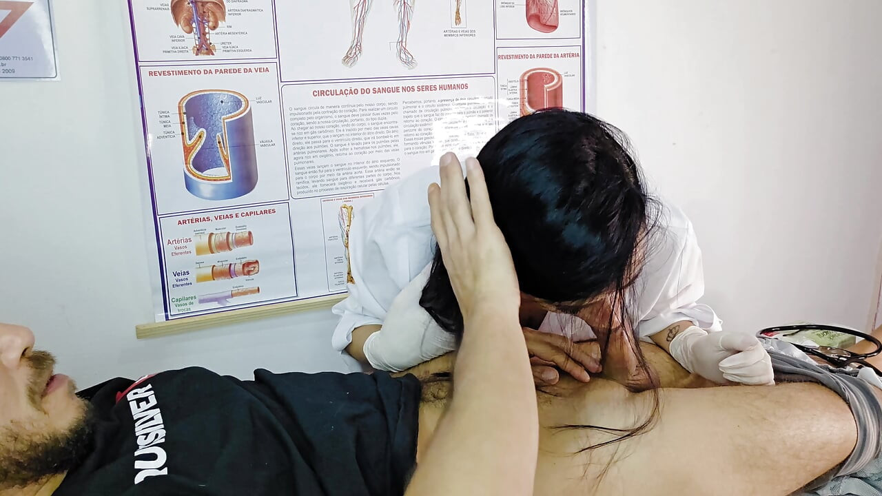 Der Blowjob Einer Echten Krankenschwester, Überrascht Von Der Erektion Des Patienten