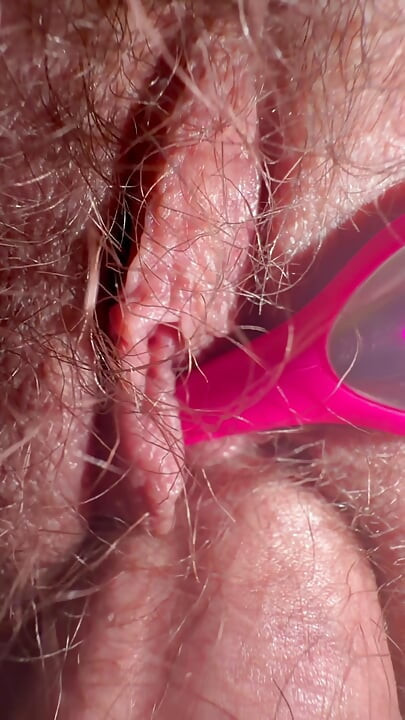 用爱的感觉操妻子湿润的阴户