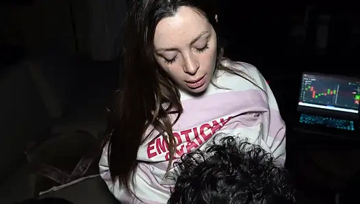 Luchiibb fickt die beste freundin ihres freundes neben dem fetten cuckold! CreamPIEv