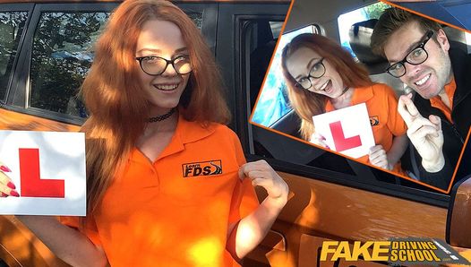 Fałszywy instruktor jazdy rucha swoją uroczą imbirową nastolatkę w samochodzie i daje jej kremówka
