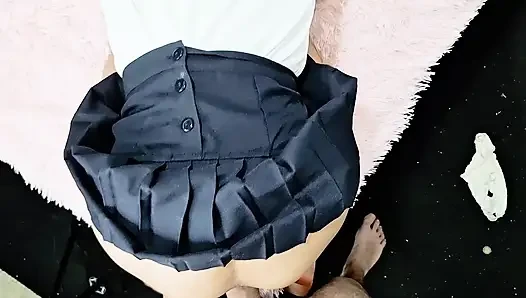 Little Thai Schoolgirl: Saya suka pergi keluar dengan pria yang lebih tua untuk disentuh.