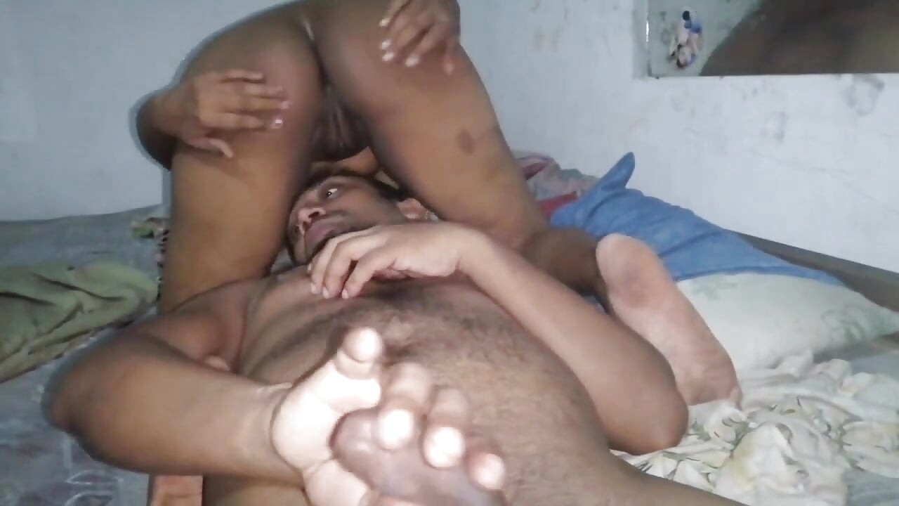 Лучший способ разбудить возбужденную мачеху на кровати