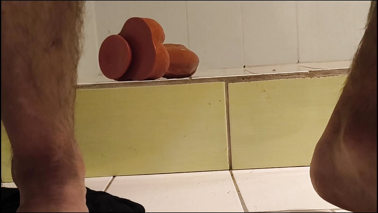 Vibrator uriaș și orgasm anal intens pentru băiețixxx02