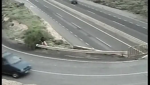 Sex auf der straße für reife schlampen, die den schwanz bei einigen fahrern gurken