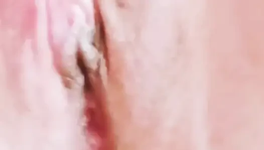 Wanita seksi lagi asik muasin memeknya sendirian