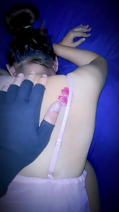 Jebanie niegrzecznej pokojówki w jej pokoju w nocy
